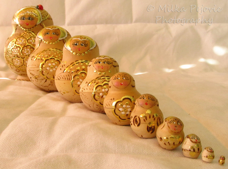 Sunday Post: Arrangement of Russian nesting dolls in diagonal
