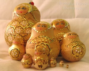Sunday Post: Arrangement of Russian nesting dolls in family portrait